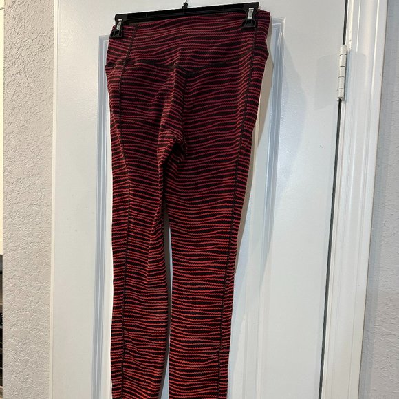 Nike DriFit Women's Small Red Leggings - Picture 2 of 2